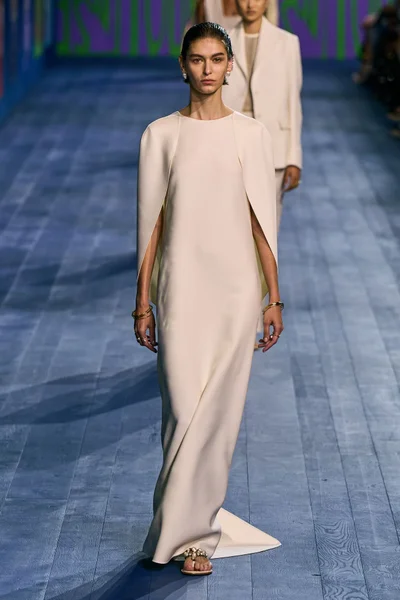 Look 30